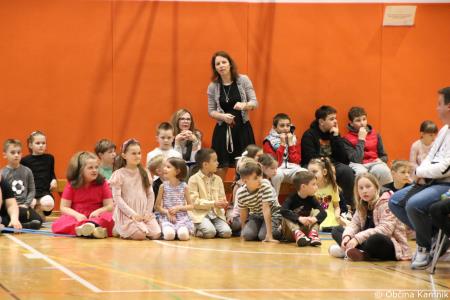 Otroci Osnovne šole Marije Vere Mi smo svet, mi smo otroci (4)